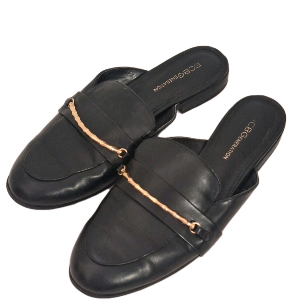 BCBGeneration Zemina Mule Black Faux Leather Closed Toe Slip On Size 7.5 Wmns